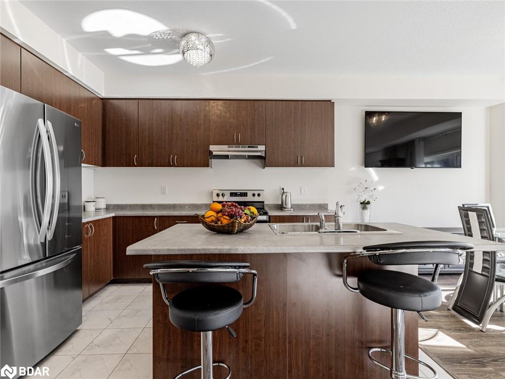 6 Bobolink Drive, Wasaga Beach, ON - Indoor Photo Showing Kitchen With Upgraded Kitchen