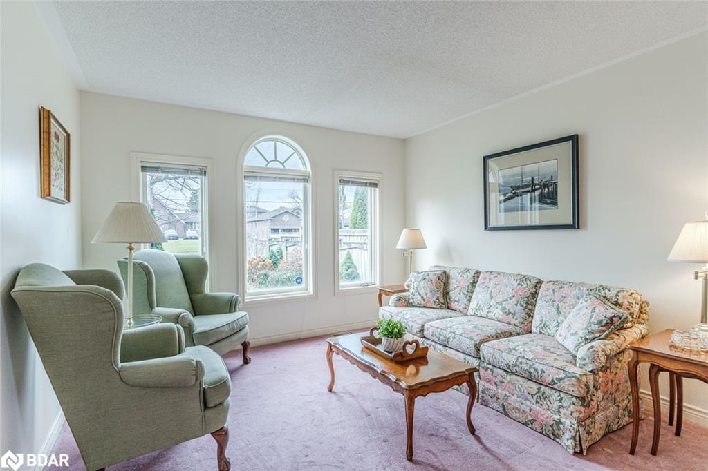 465 Ferndale Drive N, Barrie, ON - Indoor Photo Showing Living Room
