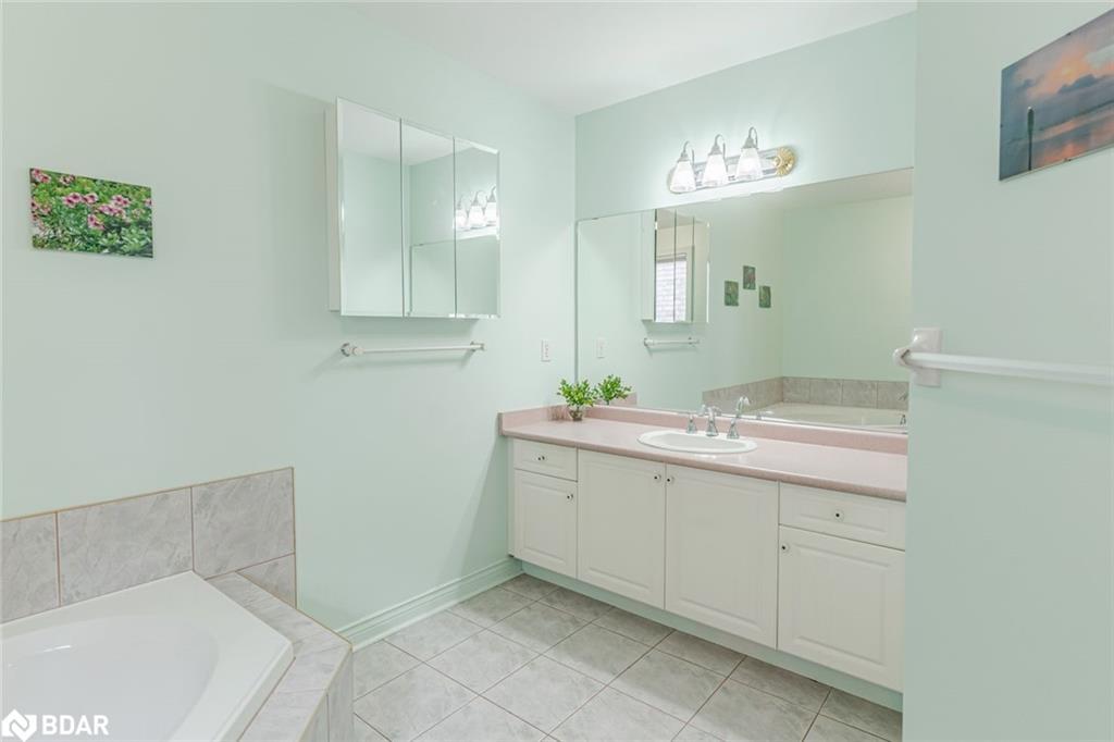 465 Ferndale Drive N, Barrie, ON - Indoor Photo Showing Bathroom