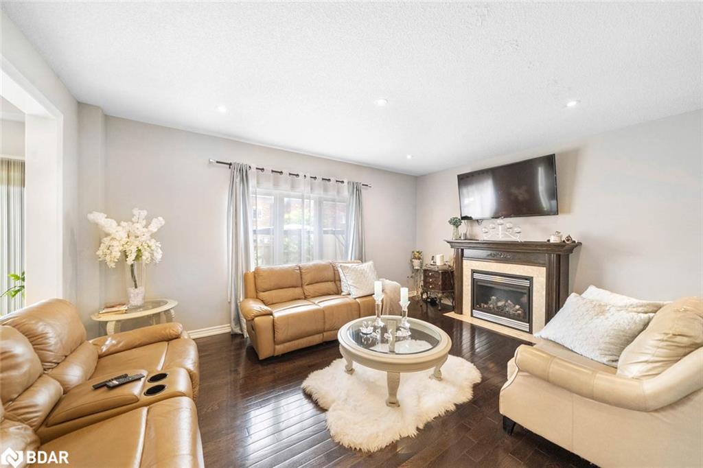 1426 Kellough Street, Innisfil, ON - Indoor Photo Showing Living Room With Fireplace