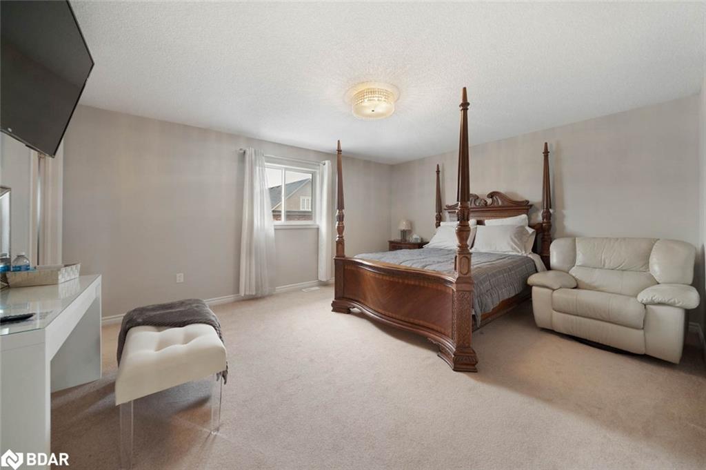 1426 Kellough Street, Innisfil, ON - Indoor Photo Showing Bedroom