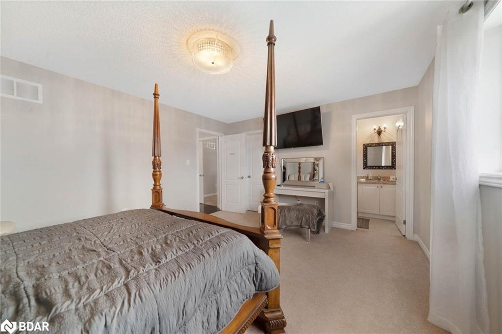 1426 Kellough Street, Innisfil, ON - Indoor Photo Showing Bedroom