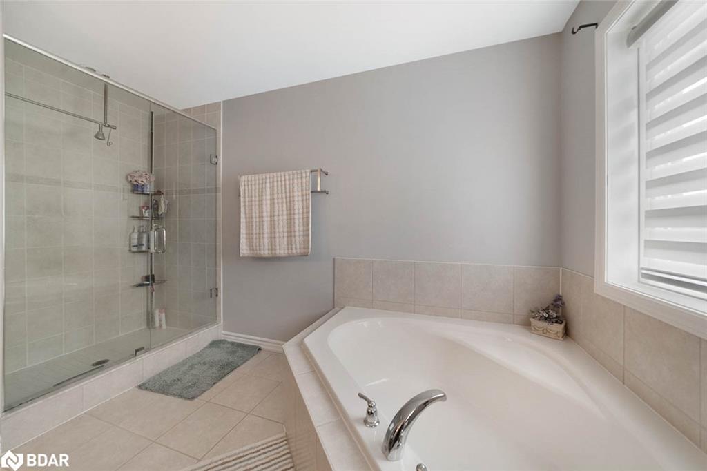 1426 Kellough Street, Innisfil, ON - Indoor Photo Showing Bathroom