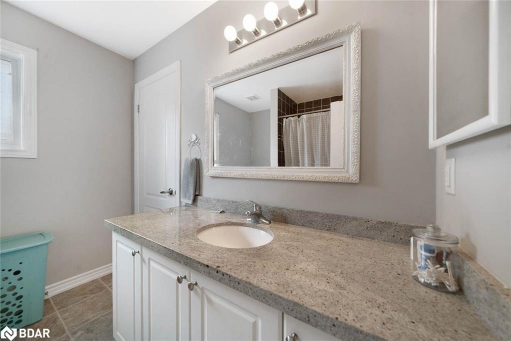1426 Kellough Street, Innisfil, ON - Indoor Photo Showing Bathroom