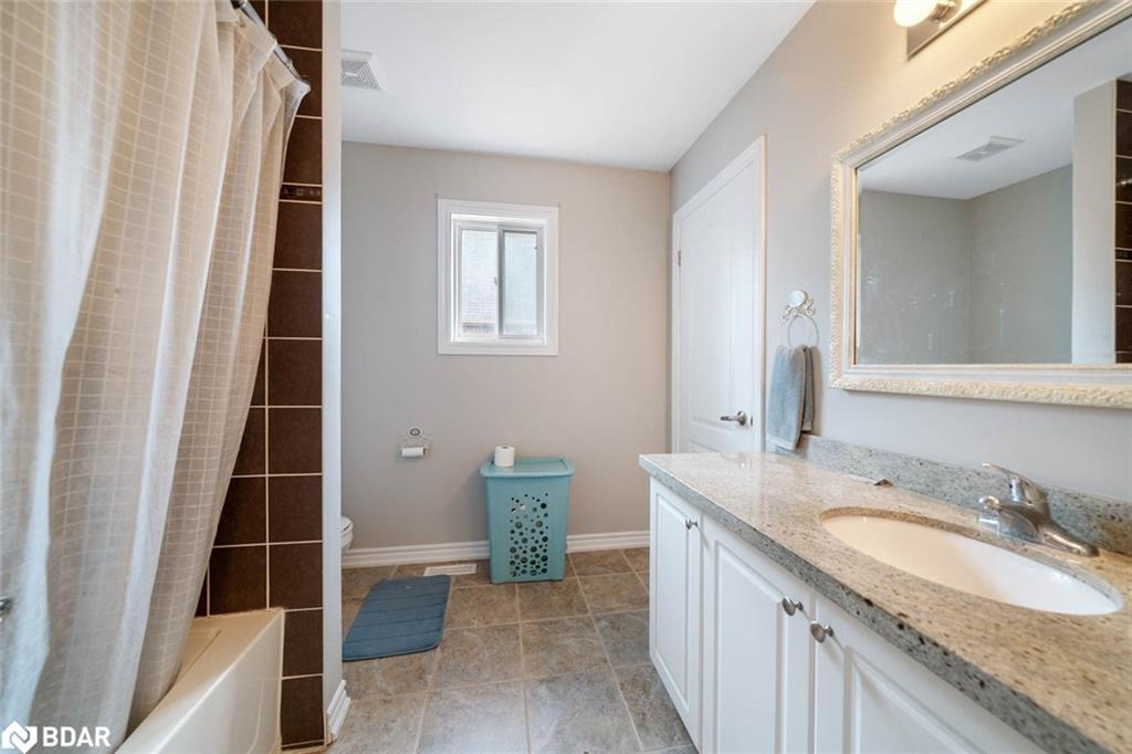 1426 Kellough Street, Innisfil, ON - Indoor Photo Showing Bathroom