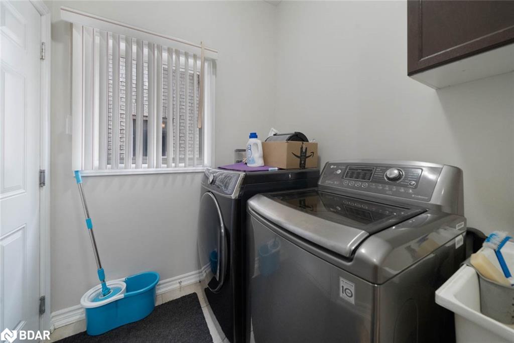 1426 Kellough Street, Innisfil, ON - Indoor Photo Showing Laundry Room