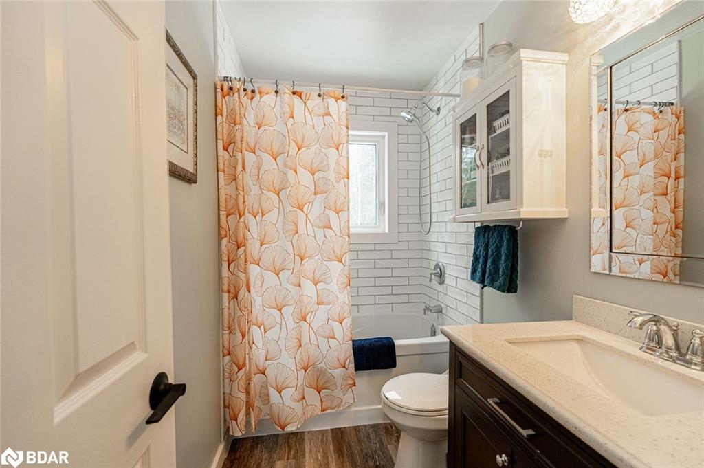 7816 6Th Line, Essa, ON - Indoor Photo Showing Bathroom