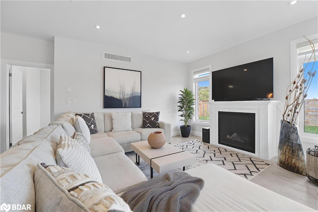 106 Cutting Drive, Elora, ON - Indoor With Fireplace