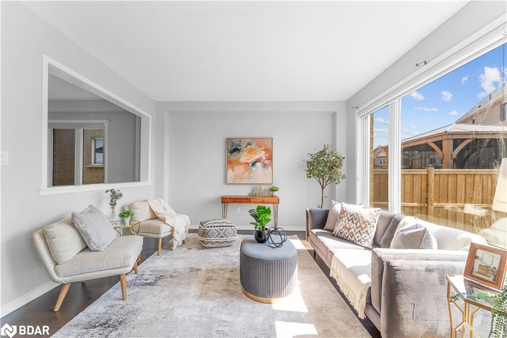 83 Longboat Run W, Brantford, ON - Indoor Photo Showing Living Room