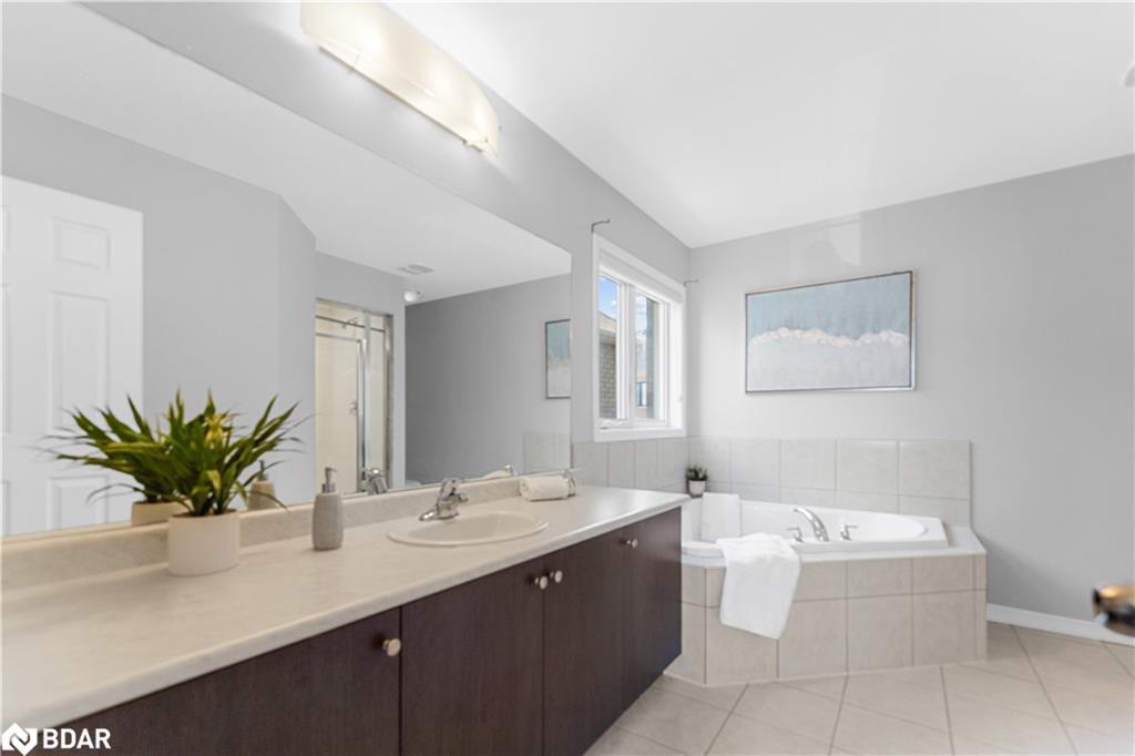 83 Longboat Run W, Brantford, ON - Indoor Photo Showing Bathroom