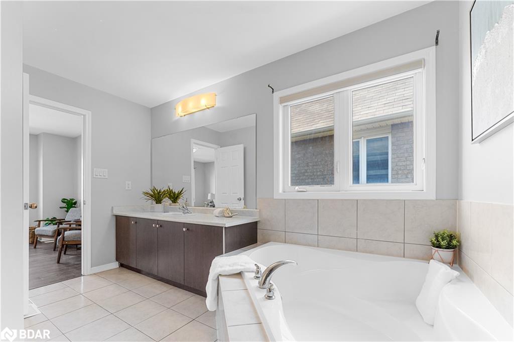 83 Longboat Run W, Brantford, ON - Indoor Photo Showing Bathroom