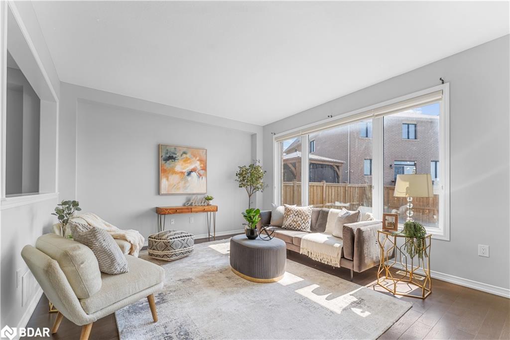 83 Longboat Run W, Brantford, ON - Indoor Photo Showing Living Room