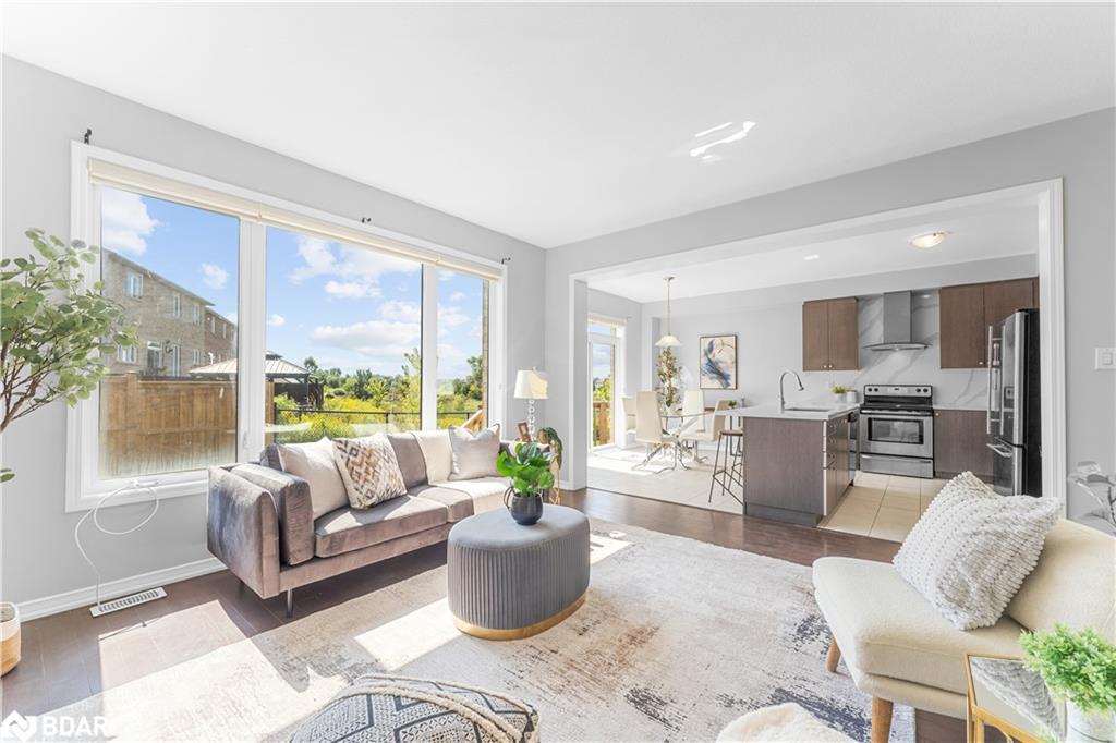 83 Longboat Run W, Brantford, ON - Indoor Photo Showing Living Room