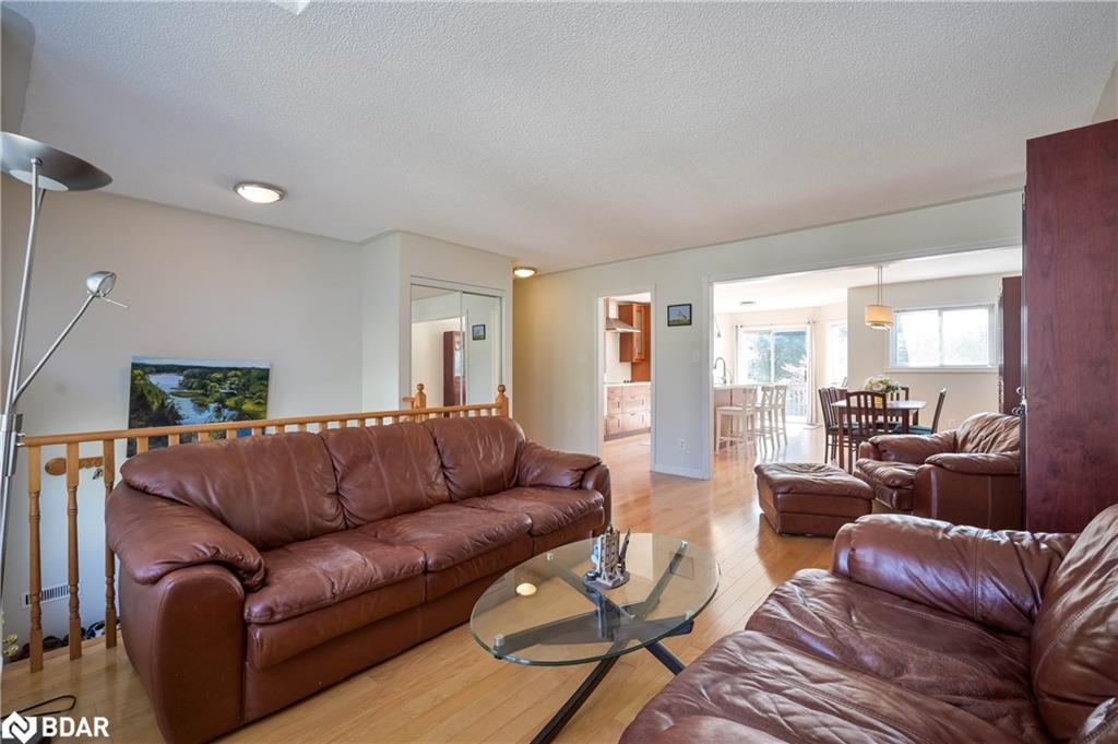 12 Langevin Drive, Wasaga Beach, ON - Indoor Photo Showing Living Room