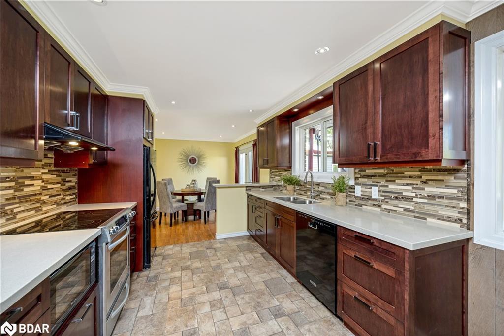 14360 Sixth Line, Halton Hills, ON - Indoor Photo Showing Kitchen With Double Sink