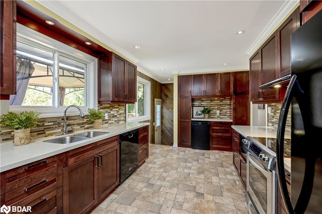 14360 Sixth Line, Halton Hills, ON - Indoor Photo Showing Kitchen With Double Sink