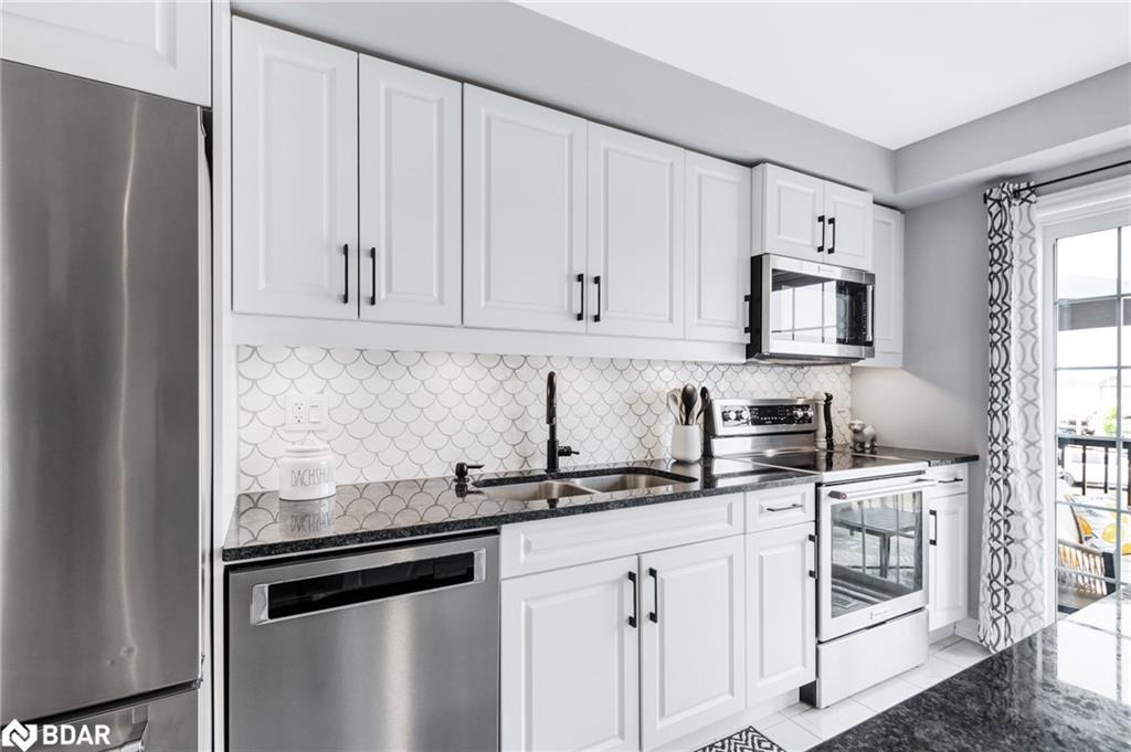 11 Kodiak Terrace, Barrie, ON - Indoor Photo Showing Kitchen With Stainless Steel Kitchen With Double Sink With Upgraded Kitchen