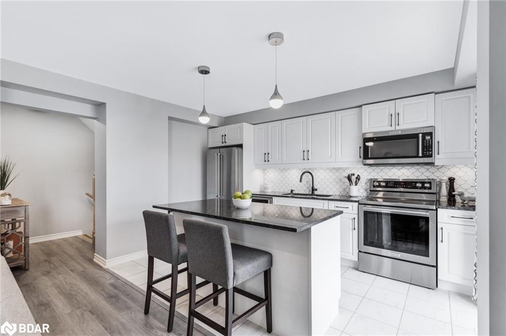 11 Kodiak Terrace, Barrie, ON - Indoor Photo Showing Kitchen With Stainless Steel Kitchen With Upgraded Kitchen