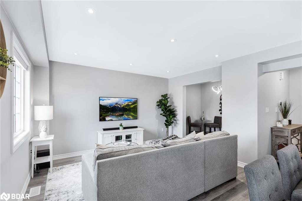 11 Kodiak Terrace, Barrie, ON - Indoor Photo Showing Other Room