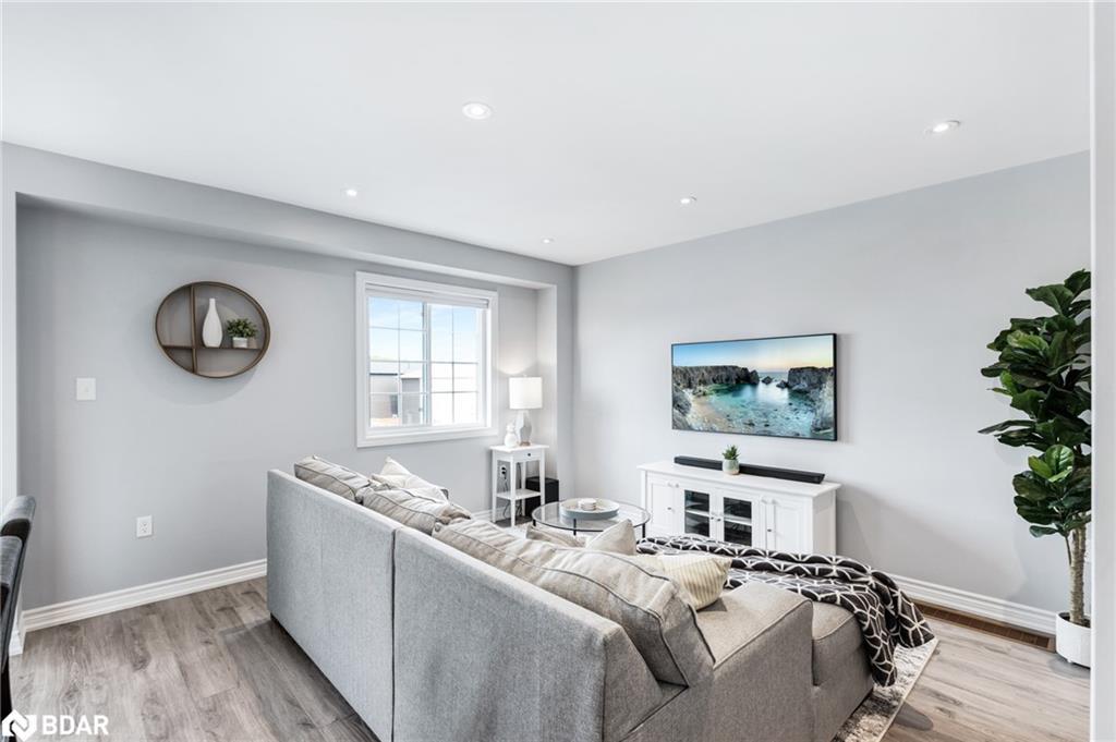 11 Kodiak Terrace, Barrie, ON - Indoor Photo Showing Other Room