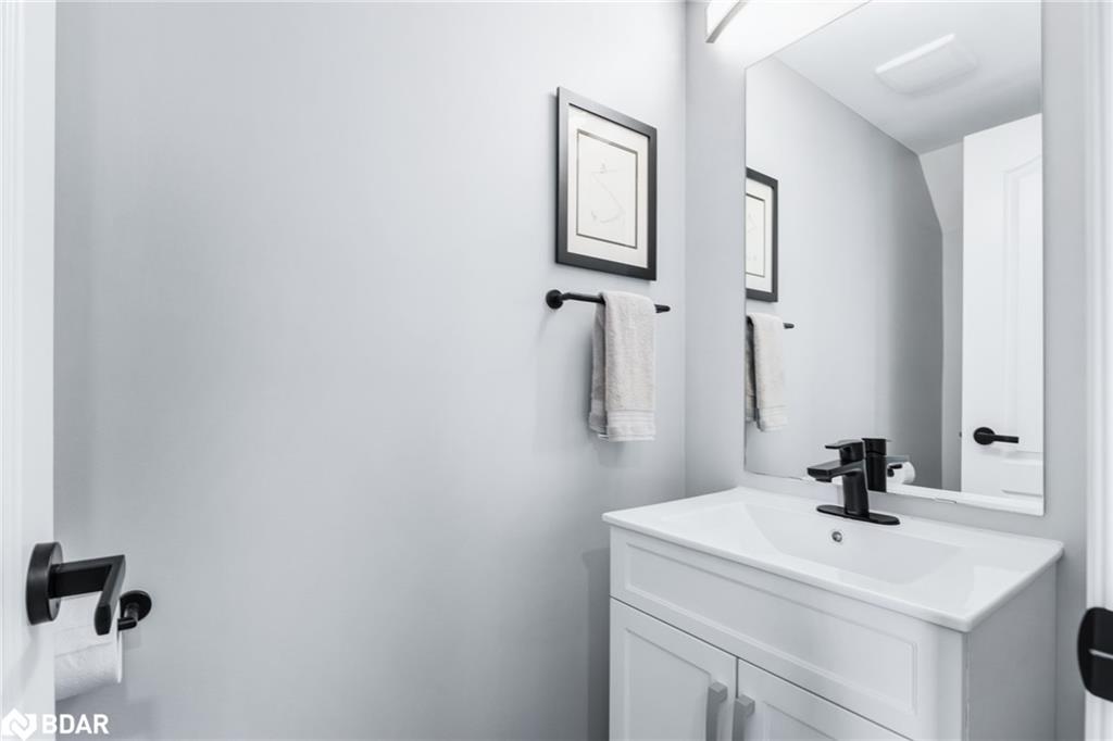 11 Kodiak Terrace, Barrie, ON - Indoor Photo Showing Bathroom