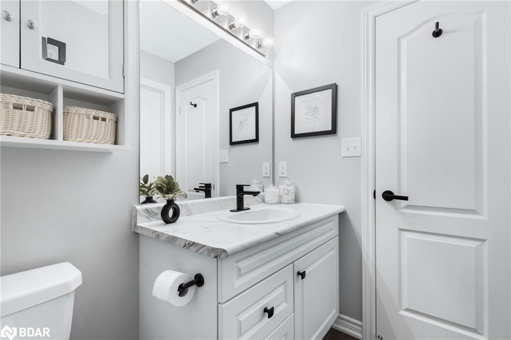 11 Kodiak Terrace, Barrie, ON - Indoor Photo Showing Bathroom
