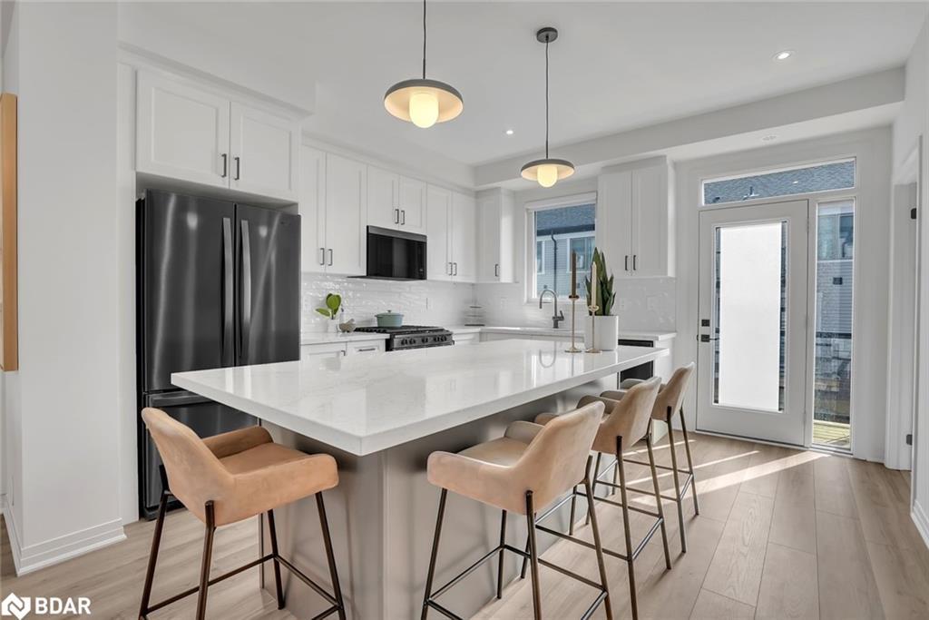 38 Brandon Crescent, Tottenham, ON - Indoor Photo Showing Kitchen With Stainless Steel Kitchen With Upgraded Kitchen