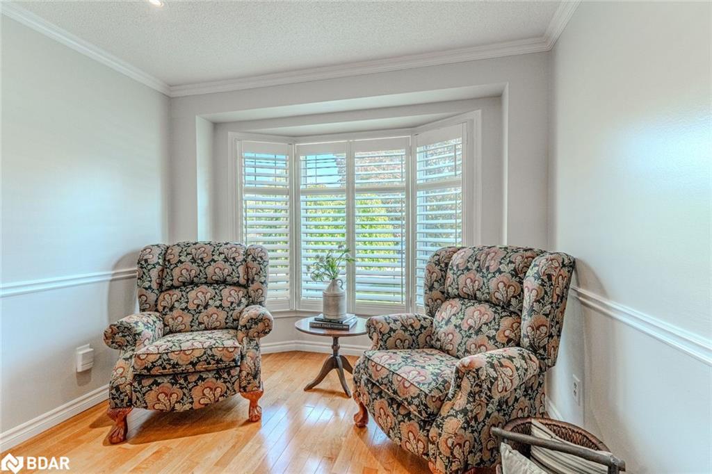 222 Bishop Drive, Barrie, ON - Indoor Photo Showing Living Room