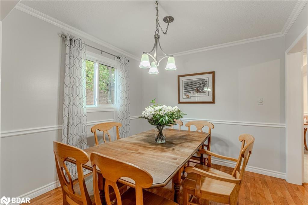 222 Bishop Drive, Barrie, ON - Indoor Photo Showing Dining Room