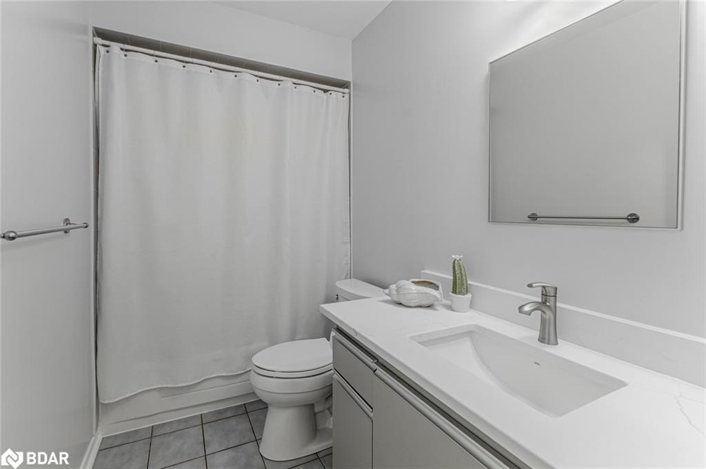 222 Bishop Drive, Barrie, ON - Indoor Photo Showing Bathroom