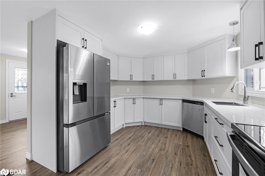 52 Corner Brook Trail, Innisfil, ON - Indoor Photo Showing Kitchen