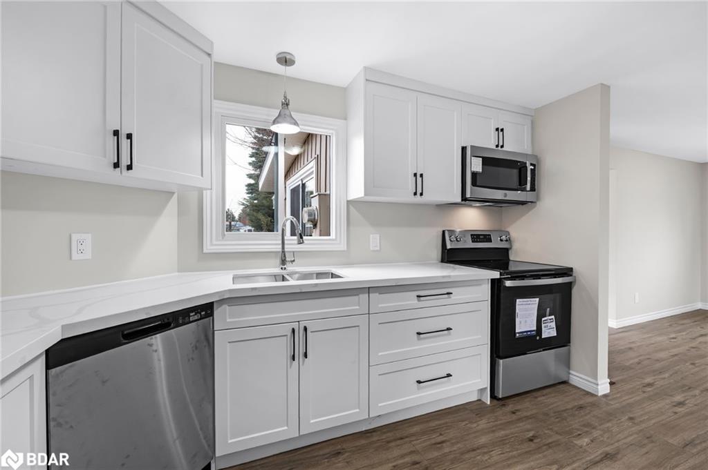 52 Corner Brook Trail, Innisfil, ON - Indoor Photo Showing Kitchen With Double Sink