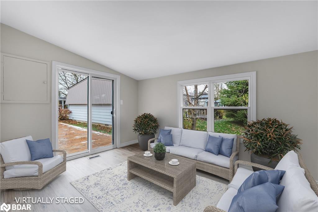 52 Corner Brook Trail, Innisfil, ON - Indoor Photo Showing Living Room