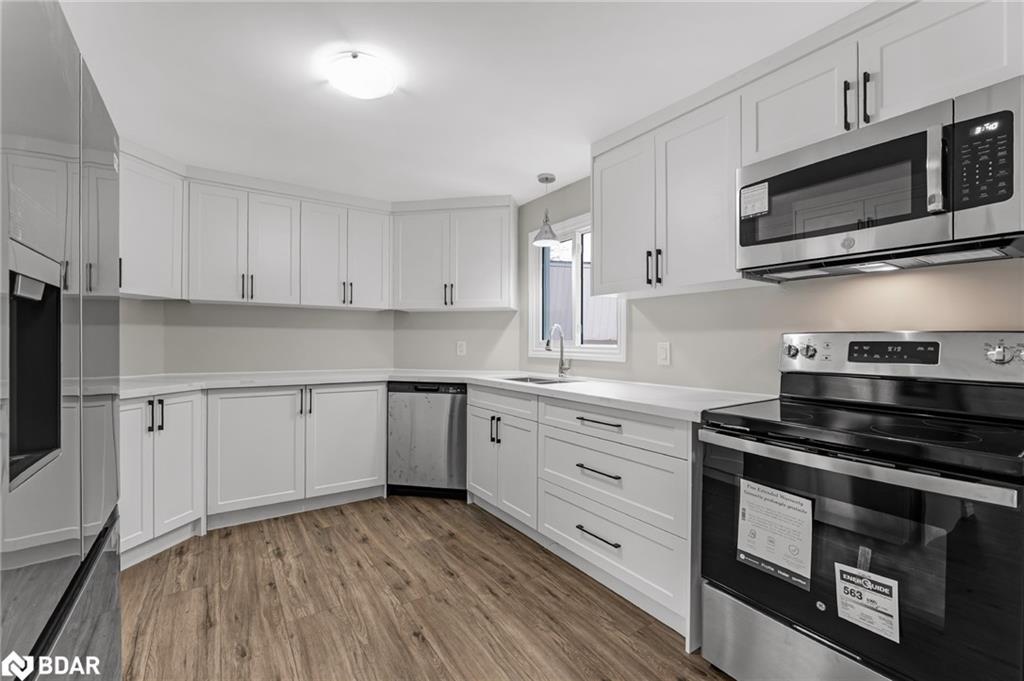 52 Corner Brook Trail, Innisfil, ON - Indoor Photo Showing Kitchen