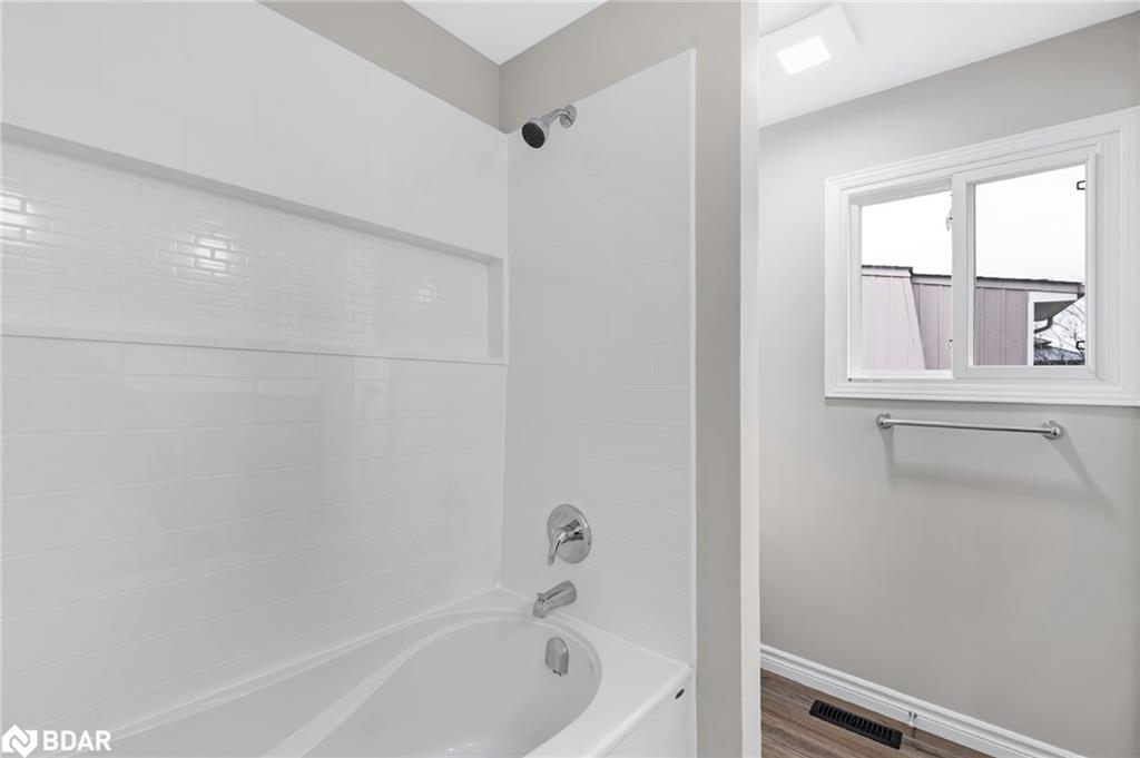 52 Corner Brook Trail, Innisfil, ON - Indoor Photo Showing Bathroom