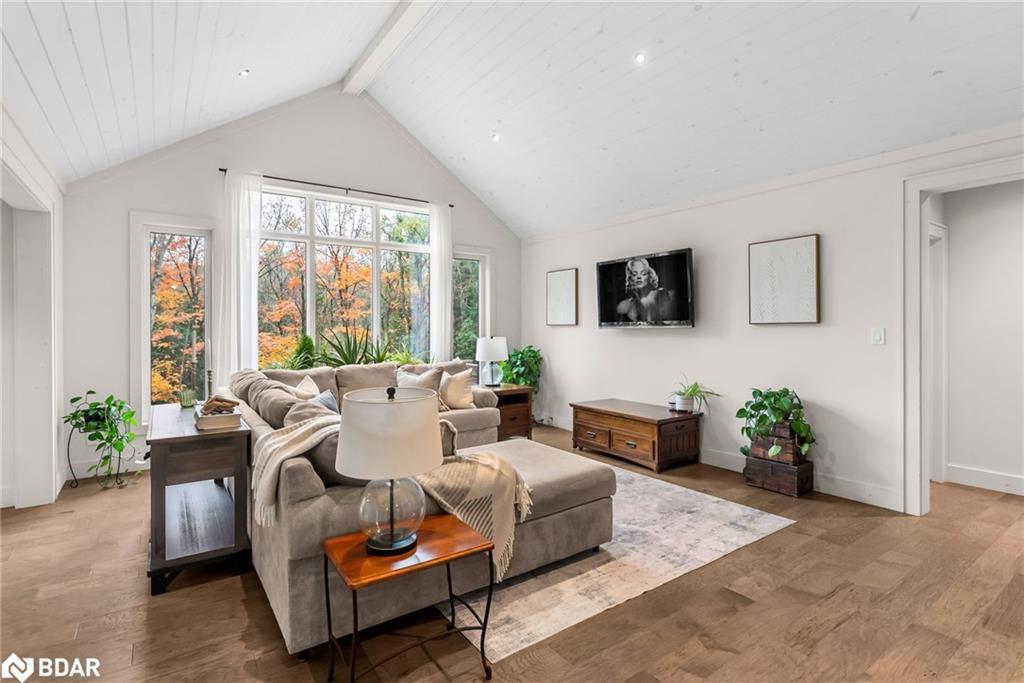 1698 Reay Road, Bracebridge, ON - Indoor Photo Showing Living Room