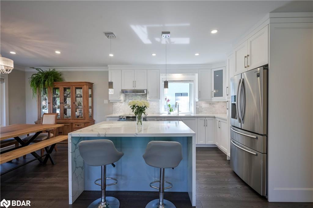 390 Wendall Place, Oakville, ON - Indoor Photo Showing Kitchen With Upgraded Kitchen