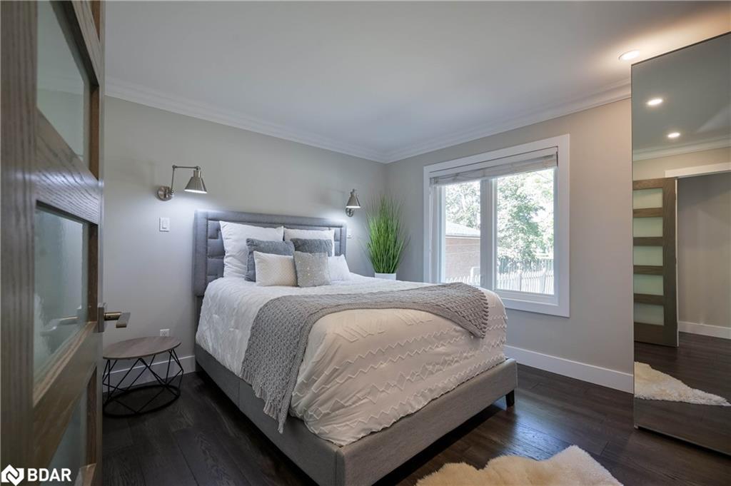 390 Wendall Place, Oakville, ON - Indoor Photo Showing Bedroom
