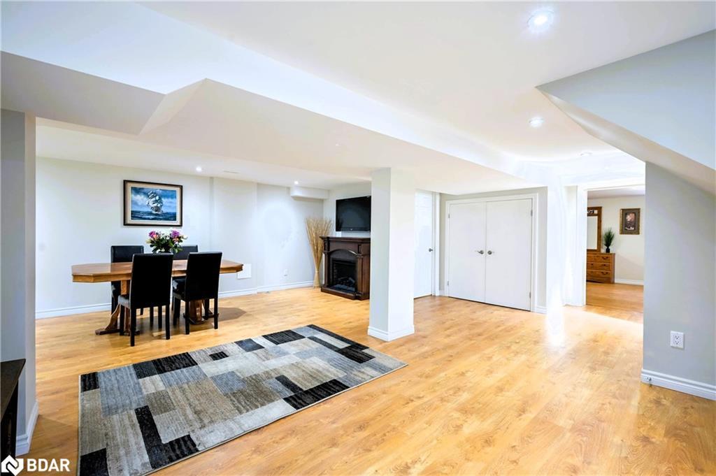 390 Wendall Place, Oakville, ON - Indoor