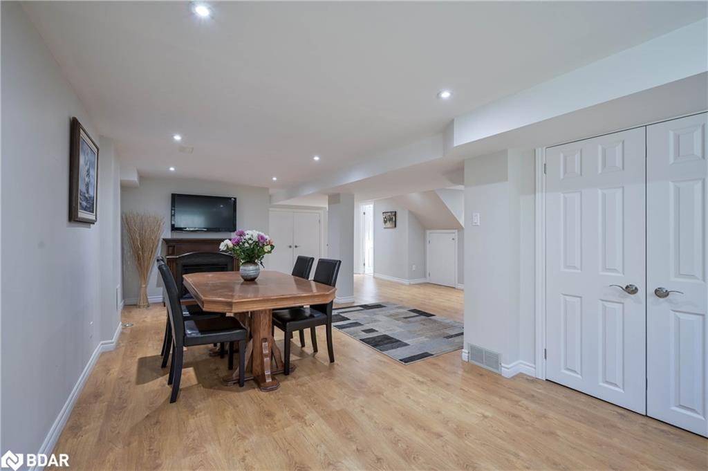 390 Wendall Place, Oakville, ON - Indoor Photo Showing Dining Room