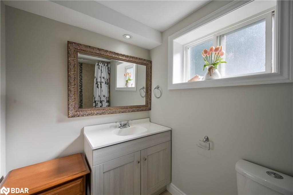 390 Wendall Place, Oakville, ON - Indoor Photo Showing Bathroom