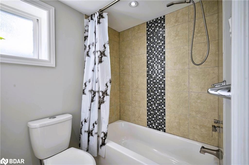 390 Wendall Place, Oakville, ON - Indoor Photo Showing Bathroom