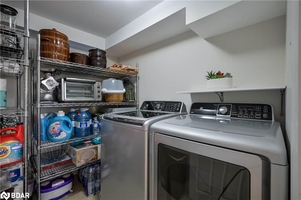 390 Wendall Place, Oakville, ON - Indoor Photo Showing Laundry Room