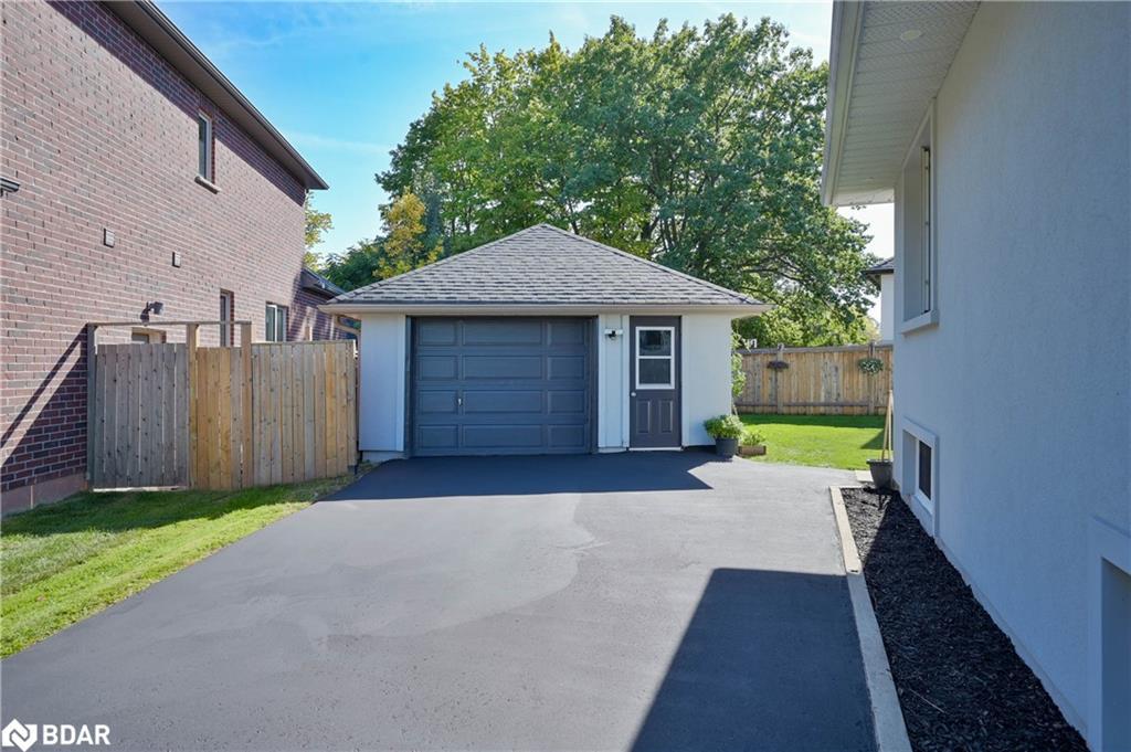 390 Wendall Place, Oakville, ON - Outdoor With Exterior