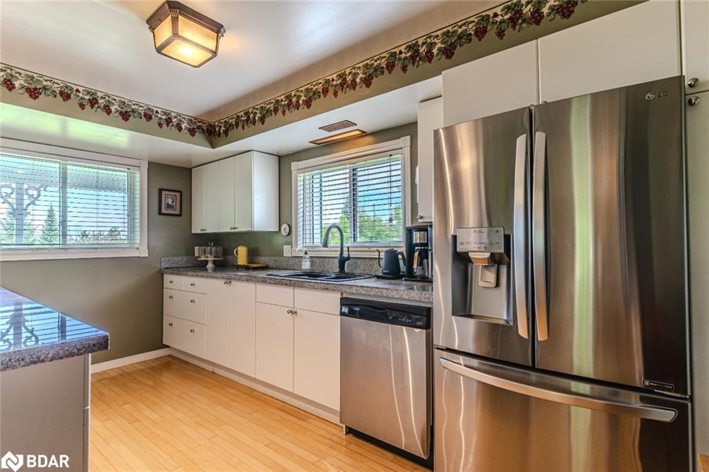 8064 9Th Line, Thornton, ON - Indoor Photo Showing Kitchen