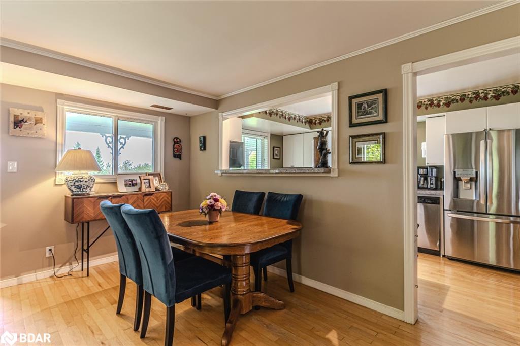 8064 9Th Line, Thornton, ON - Indoor Photo Showing Dining Room