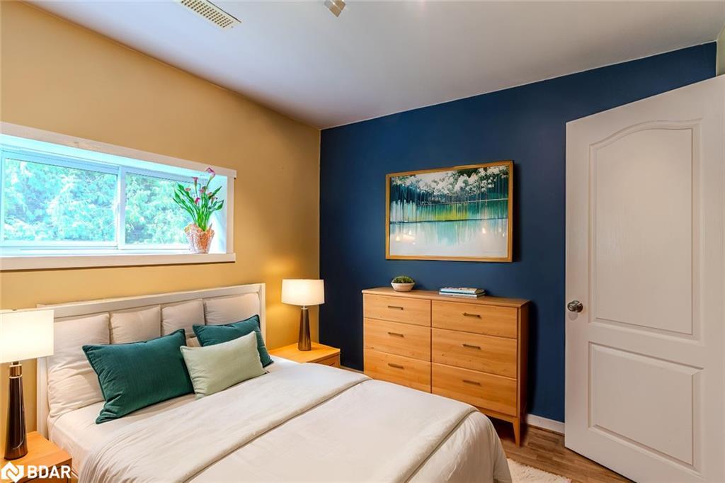 8064 9Th Line, Thornton, ON - Indoor Photo Showing Bedroom