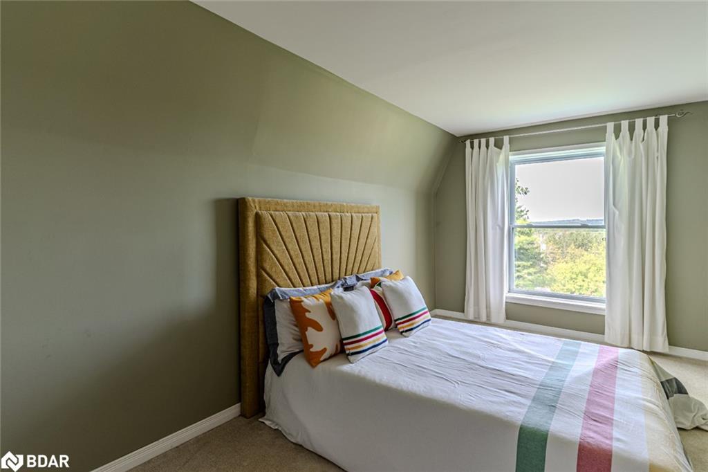 8064 9Th Line, Thornton, ON - Indoor Photo Showing Bedroom