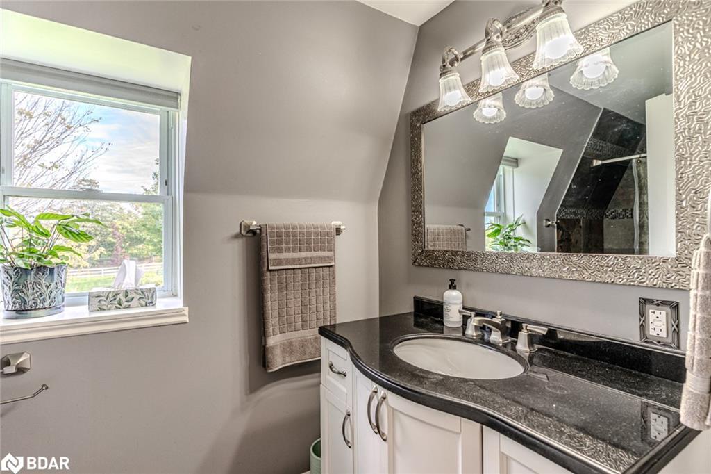 8064 9Th Line, Thornton, ON - Indoor Photo Showing Bathroom