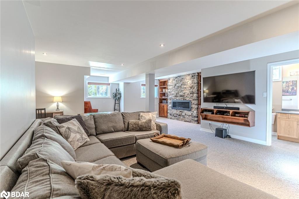 20 Rosemarie Drive, Oro-Medonte, ON - Indoor Photo Showing Living Room With Fireplace